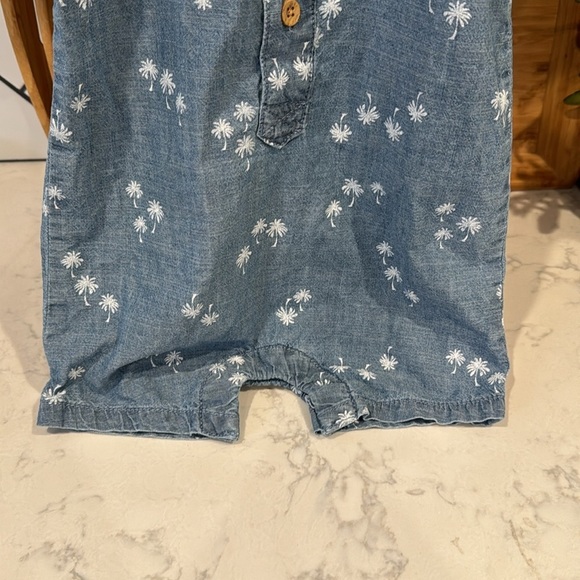 Oshkosh B’gosh Palm Print Button Front Romper summer vacation lightweight - Picture 3 of 6